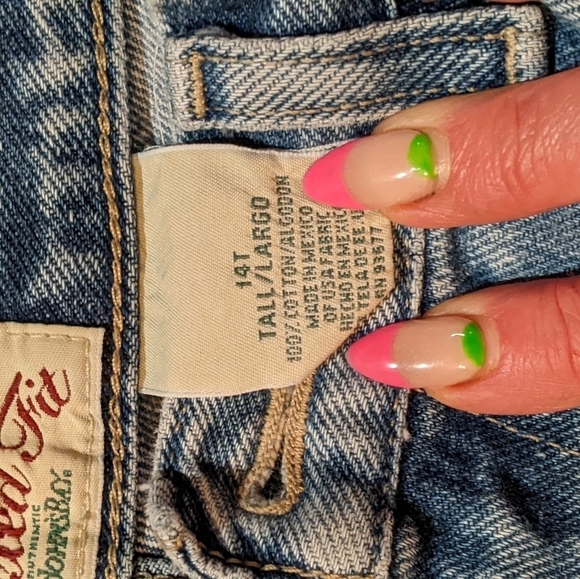Customized Vintage jeans with butterfly and bleach - Picture 7 of 10